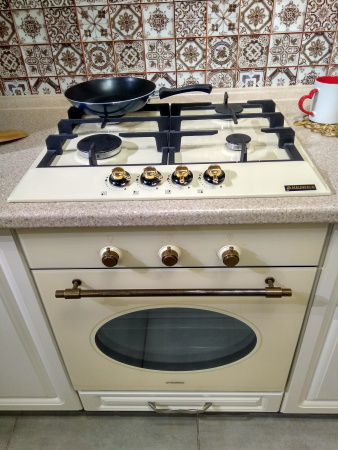 Кухонный гарнитур на заказ Кремовый Ясень Е