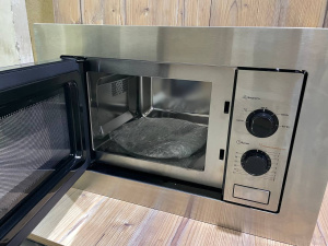 №1 Микроволнова печь Midea MM820B2Q-SS, с выставочного образца, во вторичной коробке