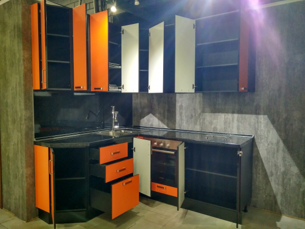 Кухонный гарнитур на заказ Экспрессия (Трио)