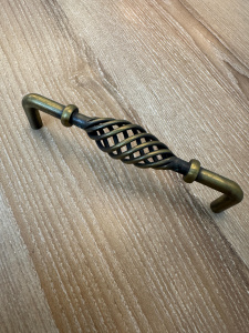 №25, Ручка мебельная noNAME GUJINDA Спиральная ручка для мебели бронза, в наличии -  1 шт  Металл, , Новый