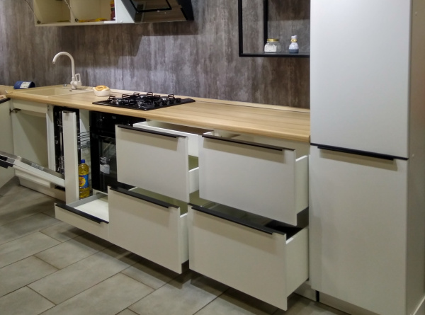 Кухонный гарнитур на заказ Белая Сосна